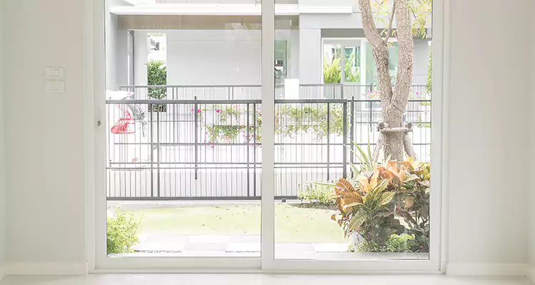 Balcony Screen Door Repair in Ensley, FL