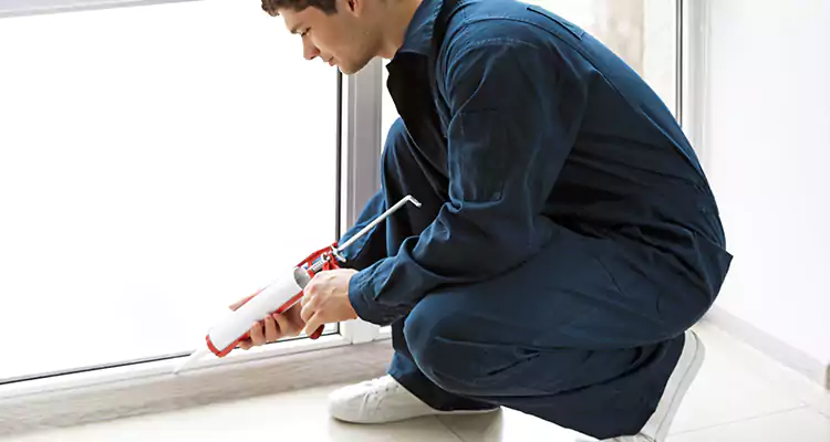 Window Glass Caulk Repair in Ensley, FL
